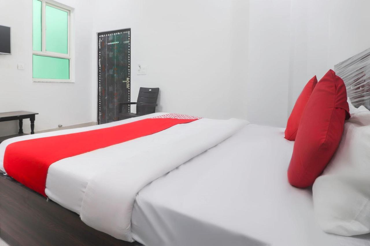 Oyo 67215 Shri Hit Radha Bhawan Hotel Vrindavan Ngoại thất bức ảnh