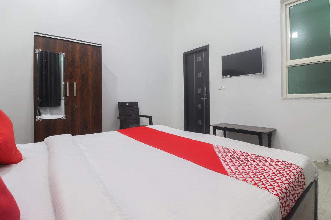 Oyo 67215 Shri Hit Radha Bhawan Hotel Vrindavan Ngoại thất bức ảnh
