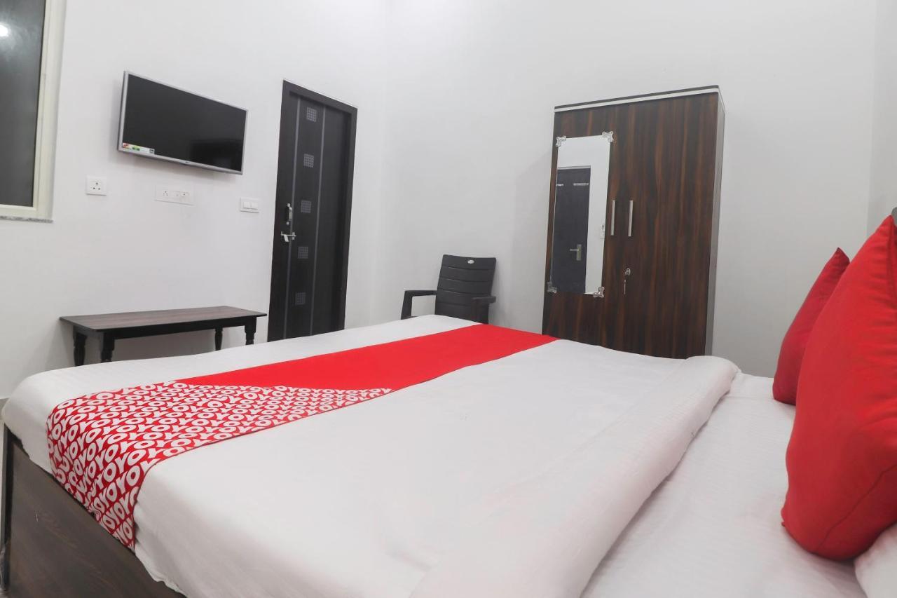 Oyo 67215 Shri Hit Radha Bhawan Hotel Vrindavan Ngoại thất bức ảnh