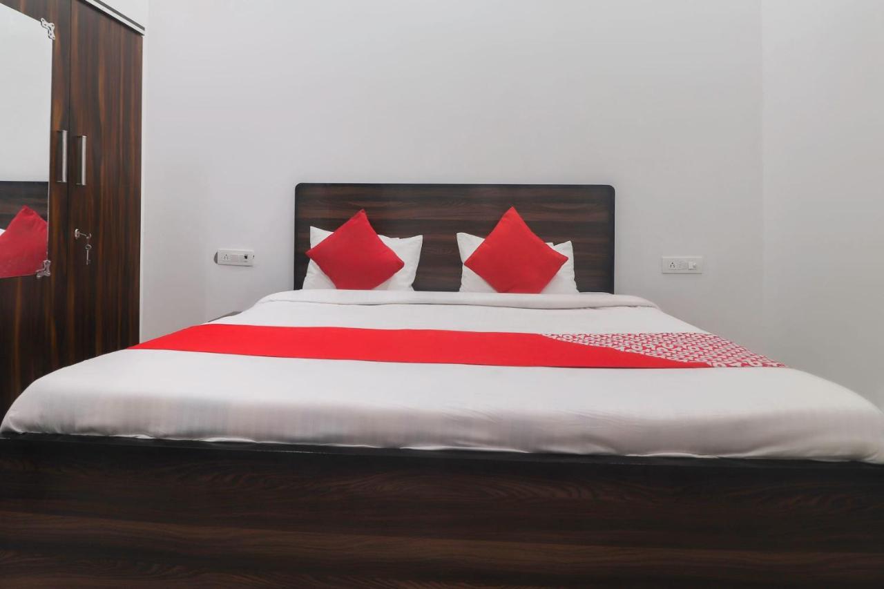 Oyo 67215 Shri Hit Radha Bhawan Hotel Vrindavan Ngoại thất bức ảnh